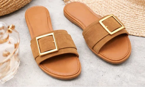 Sandalia, Calzado hecho con material sintético, calza en su punto, manejamos sólo números enteros