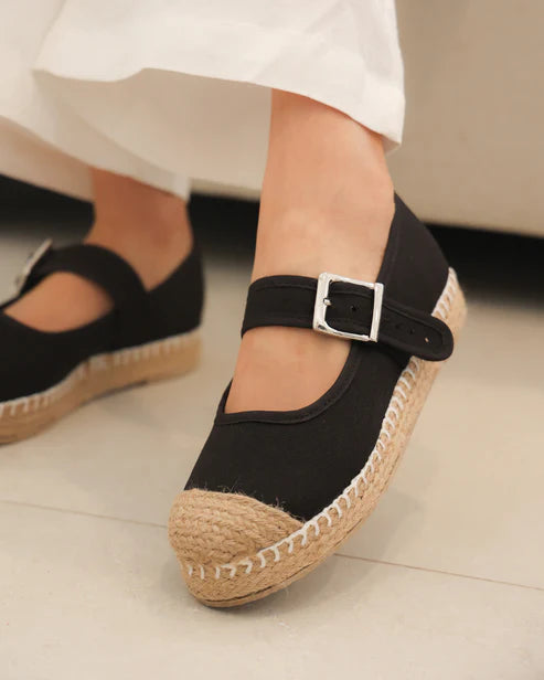 Alpargata, Calzado hecho con material sintético, calza en su punto, manejamos sólo números enteros