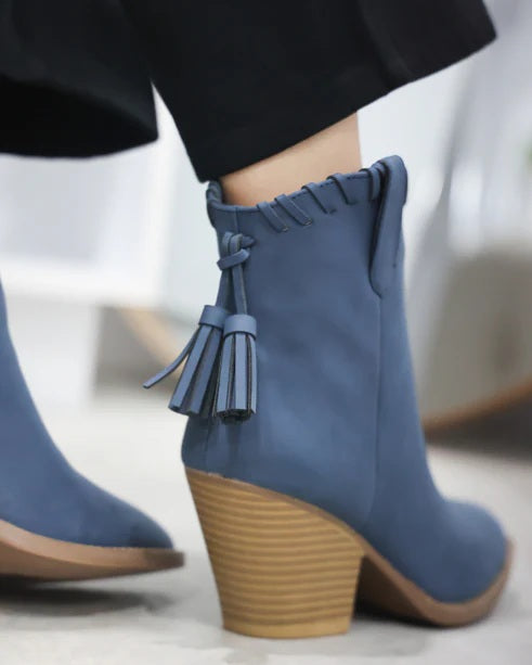 Calzado hecho con material sintético, calza en su punto, manejamos sólo números enteros para este modelo