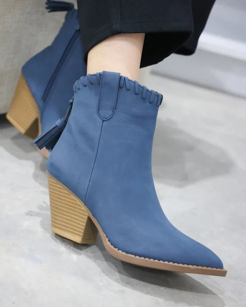 Calzado hecho con material sintético, calza en su punto, manejamos sólo números enteros para este modelo