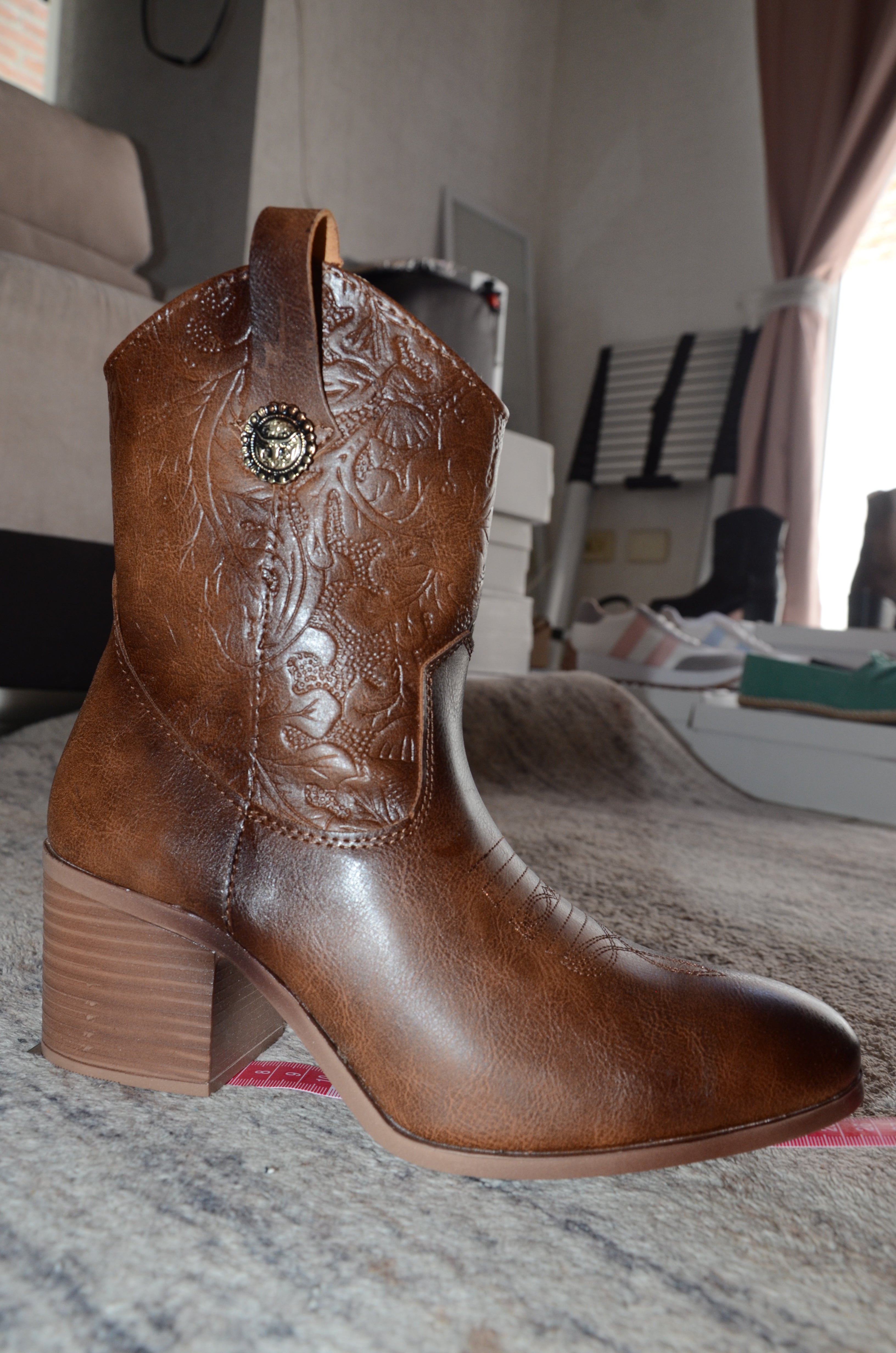 Rowdy · Bota con carácter